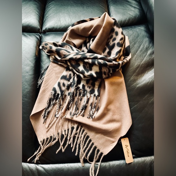 Odiva Accessories - New Blanket Scarf by Odiva | Leopard Print | Fringe 🤎🖤